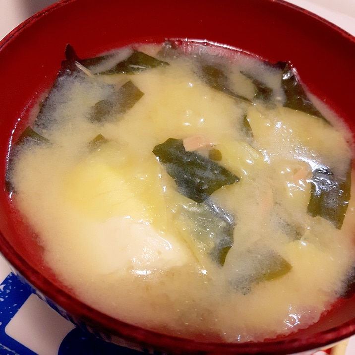 味噌汁習慣(^^)キャベツ+ワカメ+ツナ缶+豆乳♪